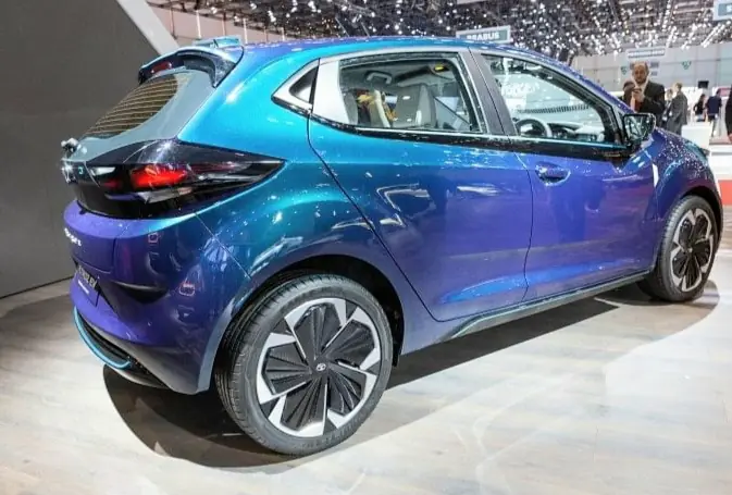 Tata Altroz ev features