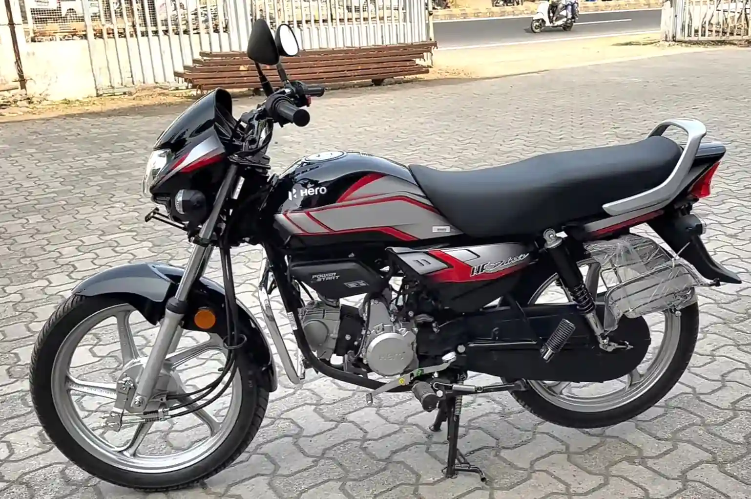 hero hf deluxe revue on road price in Delhi